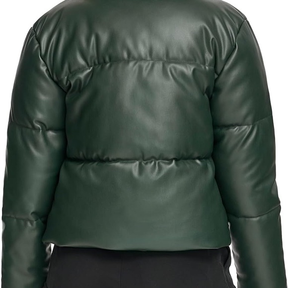 Levi’s Green Vegan Leather
Puffer Jacket Medium - Picture 3 of 6
